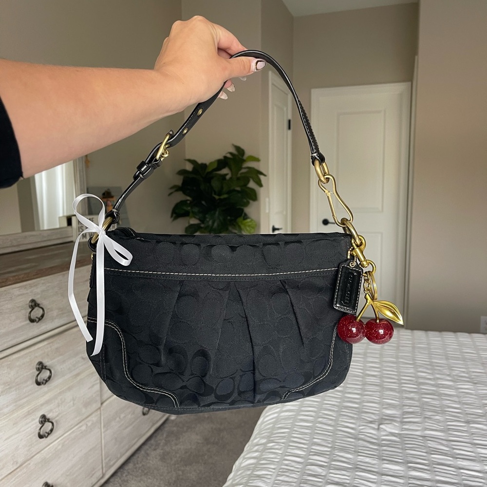 COACH Y2K Black Signature Canvas Hamptons Shoulder Bag
